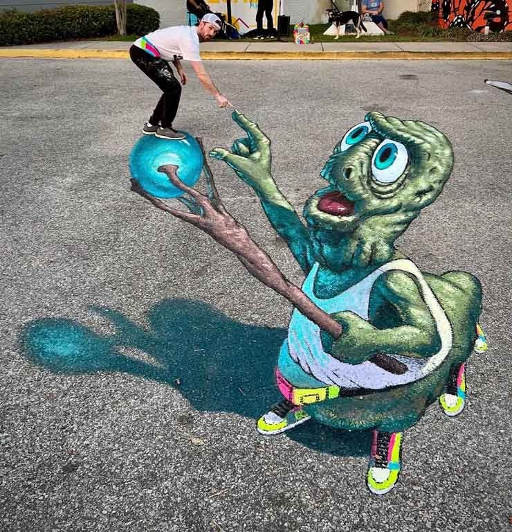 Magical alien interactive 3D chalk art illusion by Chris Carlson